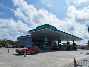 petronas jalan tok adis