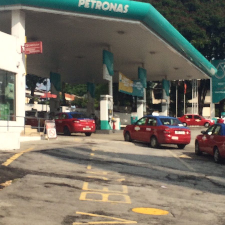 stesen minyak petronas jeram